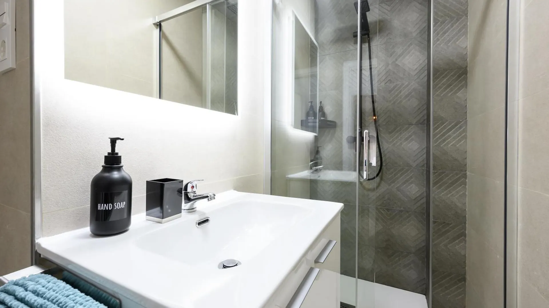 Nuevo! En El Centro! 1M Metro, Zambrano Y Con Parking Apartment Malaga